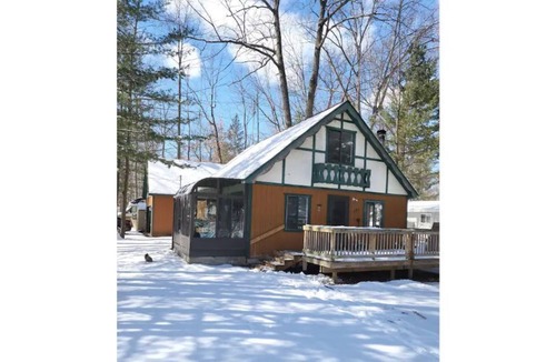 Prudenville House | Just remodeled 3 bedroom Chalet by the water