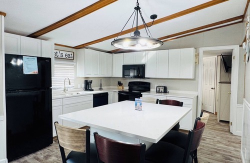 Put-in-Bay House | Just Remodeled—Steps From Pool! | 10 ppl | IC65