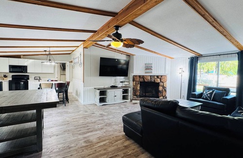 Put-in-Bay House | Just Remodeled—Steps From Pool! | 10 ppl | IC65