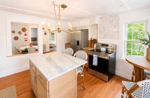 Kennebunk Cottage | JUST RENOVATED! 3BR 1. 5 Bath Beach Cottage near KPT and Beaches