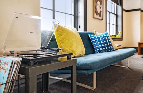 East Liberty Apartment | Kasa | Charming Studio Nearby Carnegie Museum | The Maverick