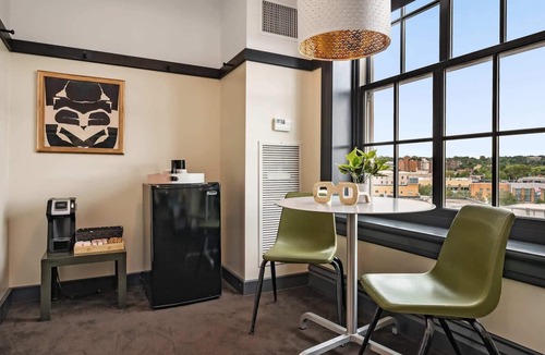 East Liberty Apartment | Kasa | Classic Studio, Inviting Neighborhood + Exciting Sights | The Maverick