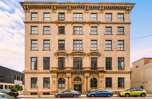 East Liberty Apartment | Kasa | Enticing Suite Near Bakery Square | The Maverick
