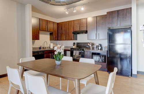 Westown Apartment | Kasa | Relax with the Family in Westown Neighborhood | Milwaukee