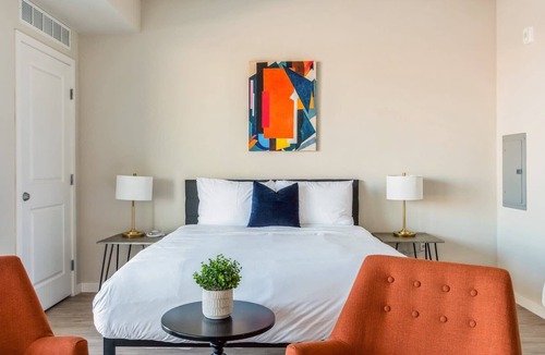 Lowry Hill East Apartment | Kasa | Traditional Studio + Self Check-In | Minneapolis