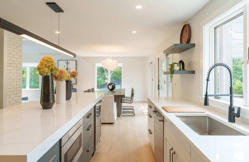 Katama House | KATAMA: COMPLETELY RENOVATED WITH HEATED POOL + HOT TUB