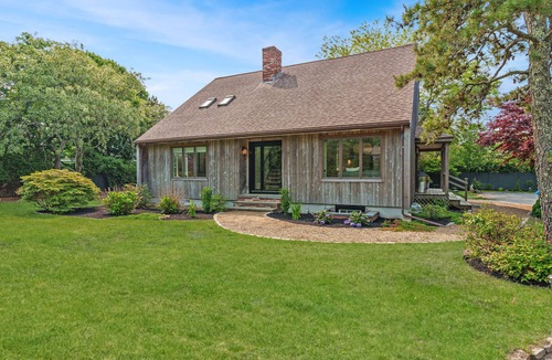 Katama House | KATAMA: COMPLETELY RENOVATED WITH HEATED POOL + HOT TUB