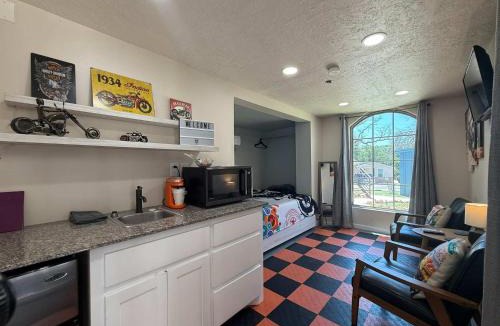 Medicine Park House | KB Book Fort Sill Tiny House Suite Slps 4 1Br 1Ba