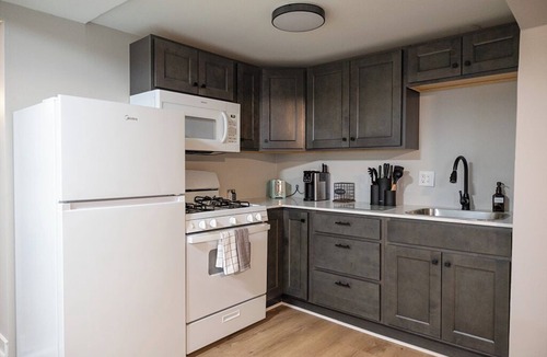 Erie Apartment | Kelso Lodge Suite 5 - Private Beach Access - Newly Remodeled - Erie