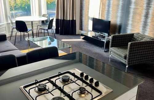 Jesmond Apartment | Kensington House by Warren Collection