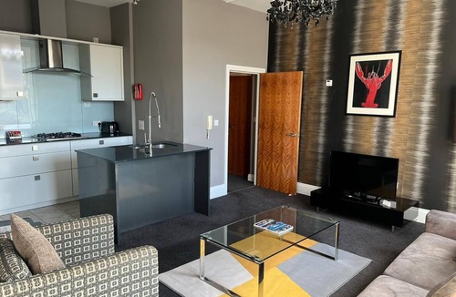 Jesmond Apartment | Kensington House by Warren Collection