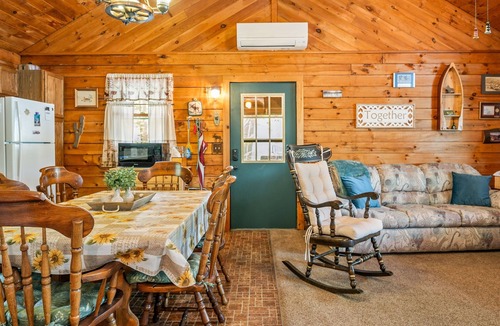 Hammondsport Cottage | Keuka Lakefront | Dock w/Boat Access | Kayak