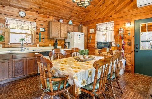 Hammondsport Cottage | Keuka Lakefront | Dock w/Boat Access | Kayak