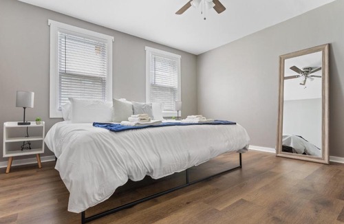 Tremont Apartment | KING Bed Entire House Near DT