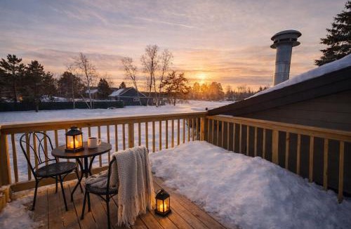 Nisswa Hotel | King Bed, Jacuzzi, Private Balcony by Gull Lake