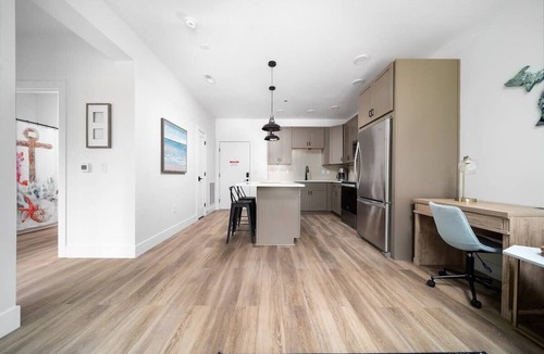 Traverse City Condo | King Bed + Sofa I Walk DT + Front St