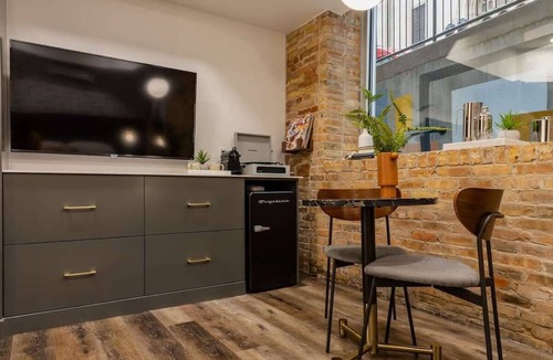Downtown Apartment | King Bed Suites at The Finnley Hotel