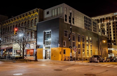 Downtown Apartment | King Bed Suites at The Finnley Hotel