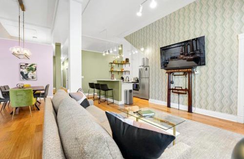 Shelby Park Apartment | KING First Floor Sleep8 4Beds 2BA Swepson Escape