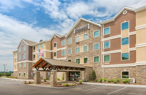Canton Apartment | King Studio | Free Daily Breakfast, Shared Hot Tub + Pool