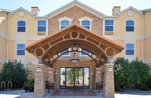 Nor Este Condo | King Suite | Free Daily Breakfast, Pool + Hot Tub Access