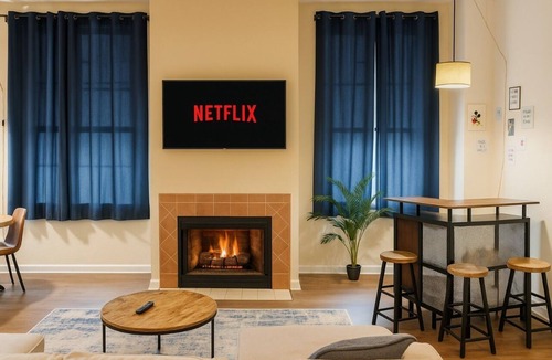 Downtown Cleveland Apartment | King Suite Playhouse SQ: DT, RockHall, CSU, Clinic