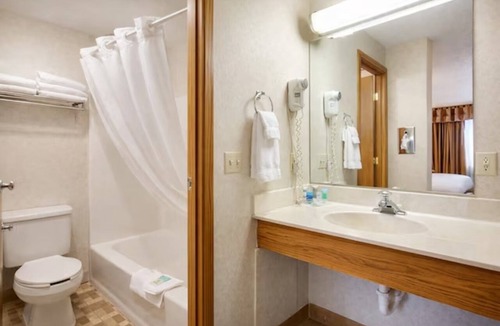 Devils Lake Hotel | King Suite w/Jetted Tub | Free Parking & Pool Access | Near Lakewood Landing