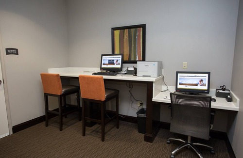 Miamisburg Condo | King Suite w/ Pool & Gym Access. FREE Breakfast!