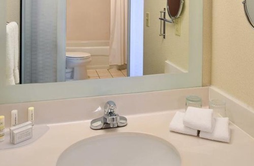 Landen Hotel | Kings Inn Suites Cincinnati Ma
