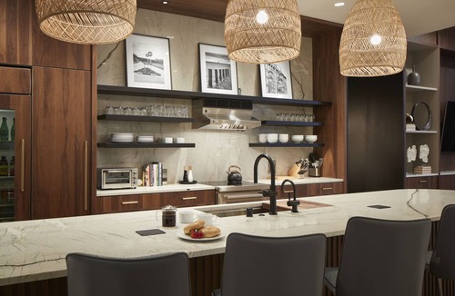 East Town Hotel | Kinn Guesthouse Downtown