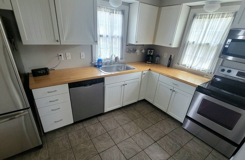 Kutzky Park House | Kutzky Cottage | 3 BR Steps to Mayo Clinic