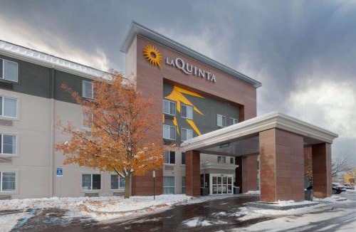 Utica Hotel | La Quinta by Wyndham Detroit Utica