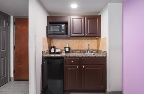 Clarksville Hotel | La Quinta Inn & Suites by Wyndham Clarksville