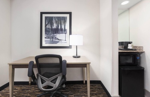 Clarksville Hotel | La Quinta Inn & Suites by Wyndham Clarksville