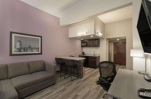Clarksville Hotel | La Quinta Inn & Suites by Wyndham Clarksville
