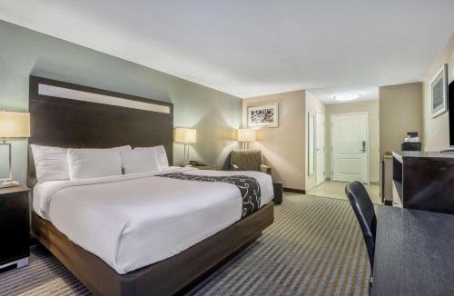Glendive Hotel | La Quinta Inn & Suites Casino and Bar by Wyndham Glendive