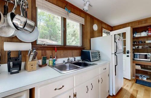 Mount Desert House | Lady Slipper Cottage: Charming Lakefront Retreat with Canoes, Kayaks, and Modern Comforts