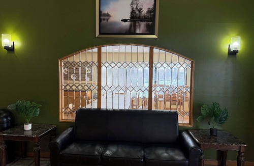 Pike Hotel | Lafayette Inn & Suites