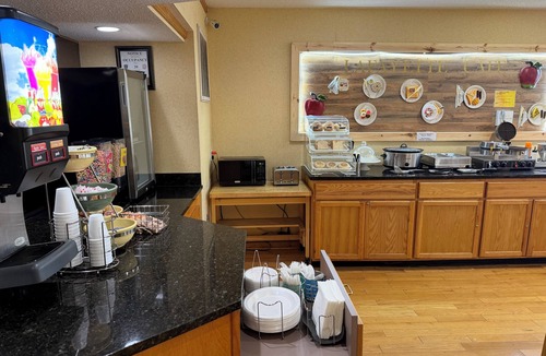 Pike Hotel | Lafayette Inn & Suites