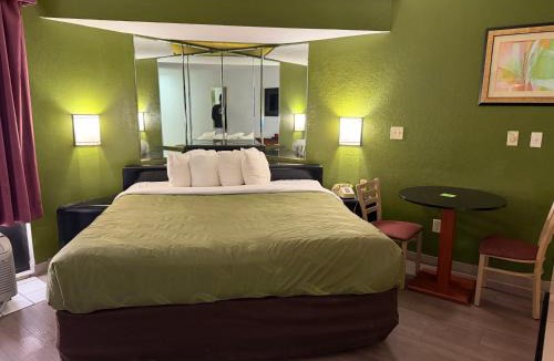 Pike Hotel | Lafayette Inn & Suites