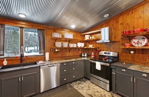 Lake Ann Cabin | Lake Ann Lodge | Large Group Northwoods Retreat Near Traverse City