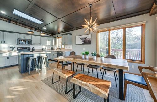 Neillsville House | Lake Arbutus! Game Room, Hot Tub and Pontoon!