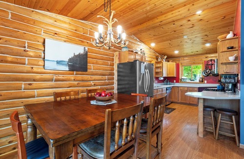 Oxford Cabin | Lake Cabin w/King Bed & Fire Pit near Dells