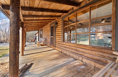 Burnside Cabin | Lake Cumberland Cedar Hideaway