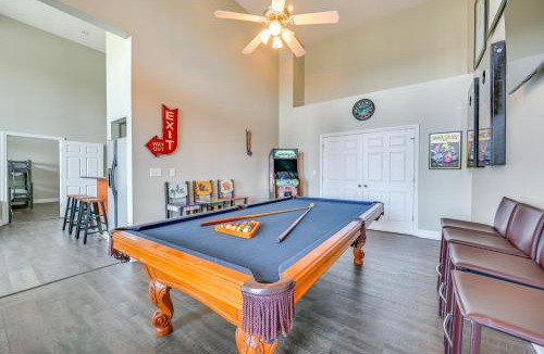 Bronston House | Lake Cumberland Home w/Hot Tub & Game Room