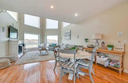 Bronston House | Lake Cumberland Home w/Hot Tub & Game Room
