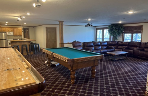 Sloans Valley House | Lake Cumberland Lakehouse Sleeps 26 Guests!