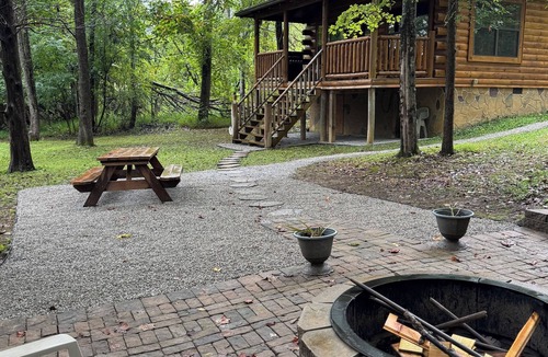 Monticello Cabin | Lake Cumberland/Conley Bottom area-Log Cabin Rental, Private, Lake Access .25 Mi