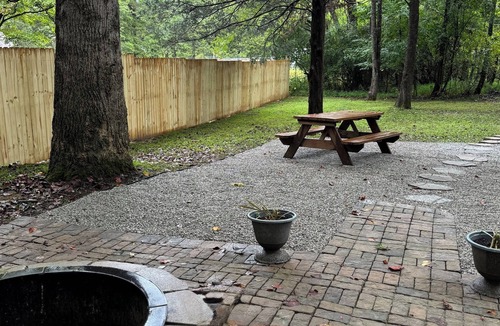 Monticello Cabin | Lake Cumberland/Conley Bottom area-Log Cabin Rental, Private, Lake Access .25 Mi