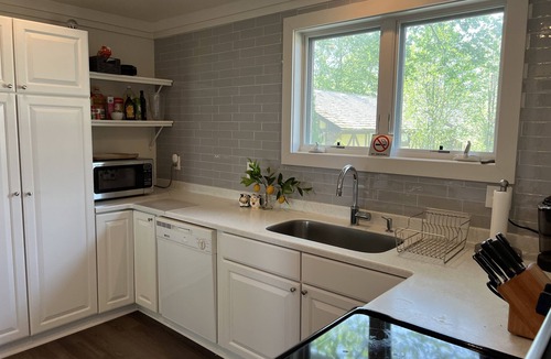 Delavan Lake House | Lake Delavan Guest House with boat slip!